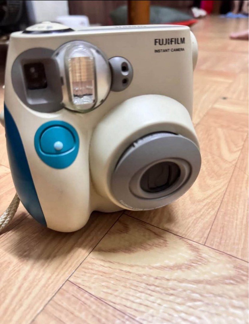 Fujifilm Instax Mini 7s (read description) (Category: Cameras) located in Manila. Submitted by rmmndz824 (Listing ID 1440476694, Image 3). Description: No batteries and film included PM for issue and negotiations If proven not working - 500 If working 1,100 There’s a chance not working, can be repaired or use for parts.