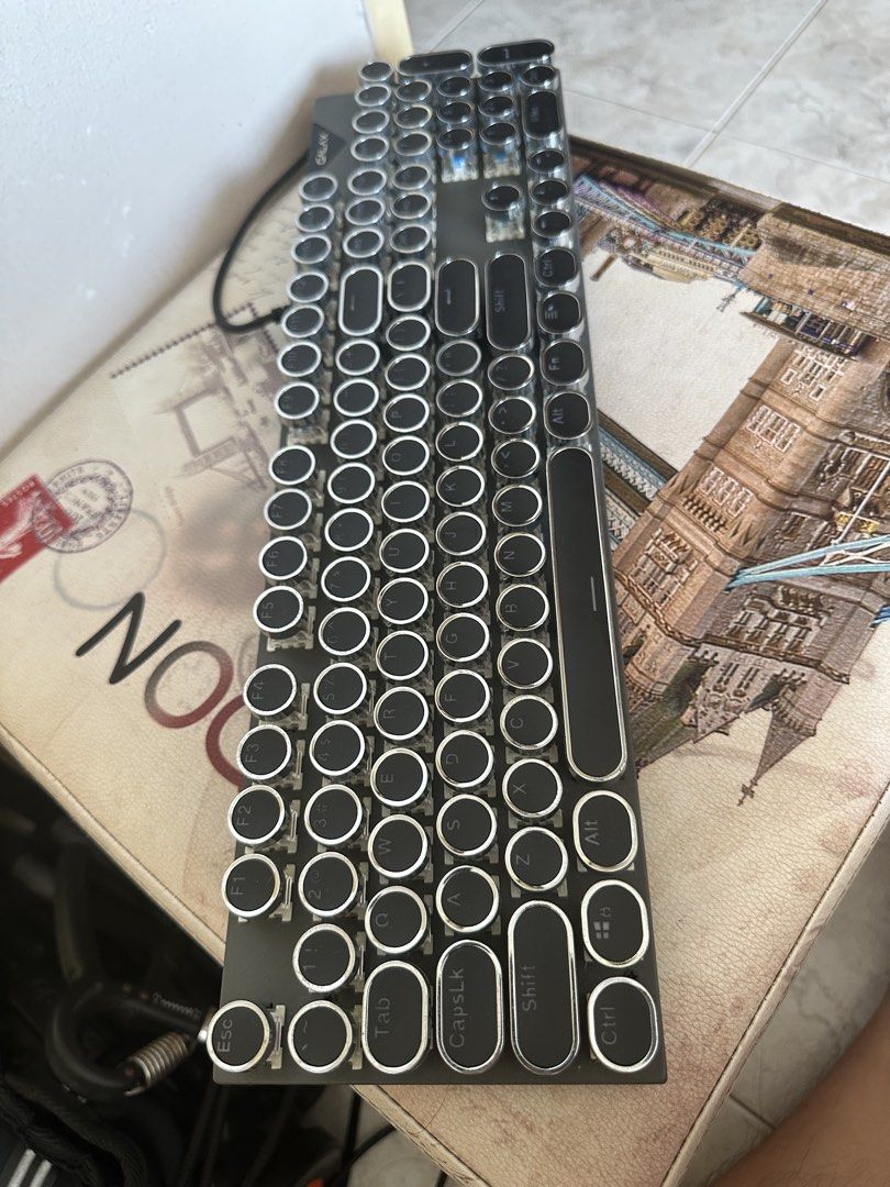 GALAX Retro Style Mechanical Keyboard466338834515896321