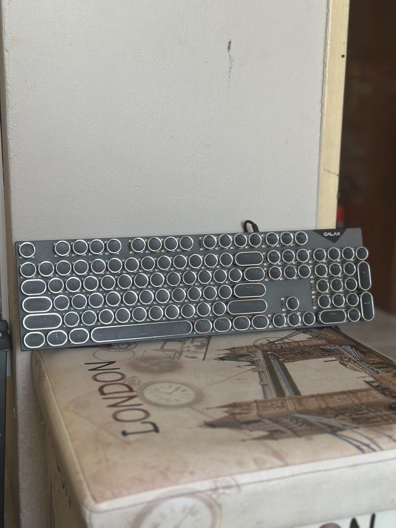 GALAX Retro Style Mechanical Keyboard466338834515896320