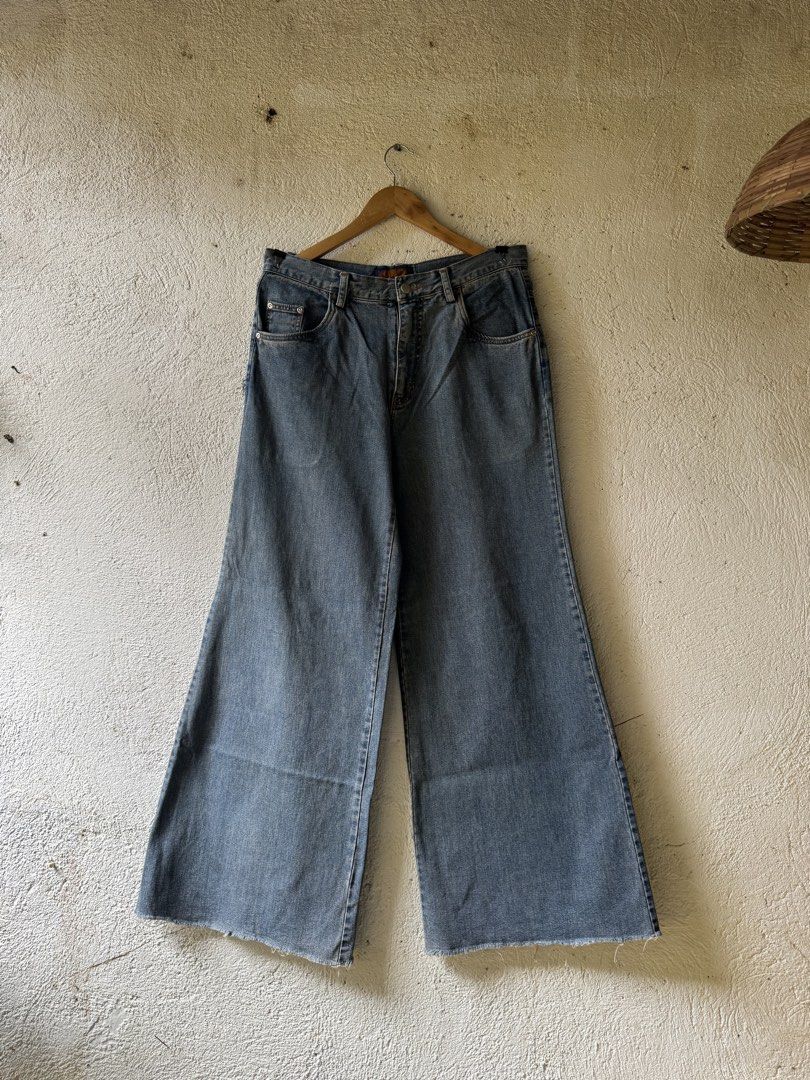 GBO flared denim (Category: Jeans) located in Lipa City. Submitted by scrap.threads (Listing ID 1440559533, Image 2). Description: Item: GBO flared denim Price: 350 Dimes: Width - 33 Length - 42 Hem - 14.5 Issue: none Lipa City Ship via J&T (Shouldered by buyer) Payment via Gcash ***Notice*** Color may vary due to lighting. Payment first. Item/s are thrifted or used condition unless stated otherwise. Please manage your expectation..