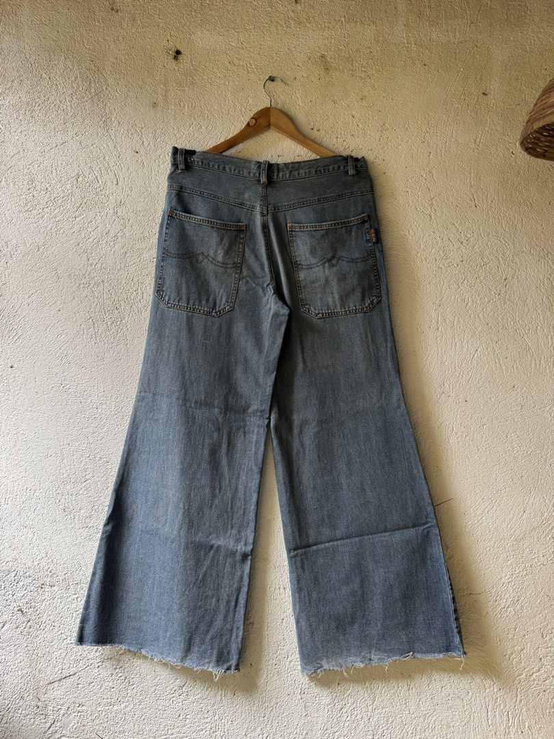 GBO flared denim (Category: Jeans) located in Lipa City. Submitted by scrap.threads (Listing ID 1440559533, Image 3). Description: Item: GBO flared denim Price: 350 Dimes: Width - 33 Length - 42 Hem - 14.5 Issue: none Lipa City Ship via J&T (Shouldered by buyer) Payment via Gcash ***Notice*** Color may vary due to lighting. Payment first. Item/s are thrifted or used condition unless stated otherwise. Please manage your expectation..