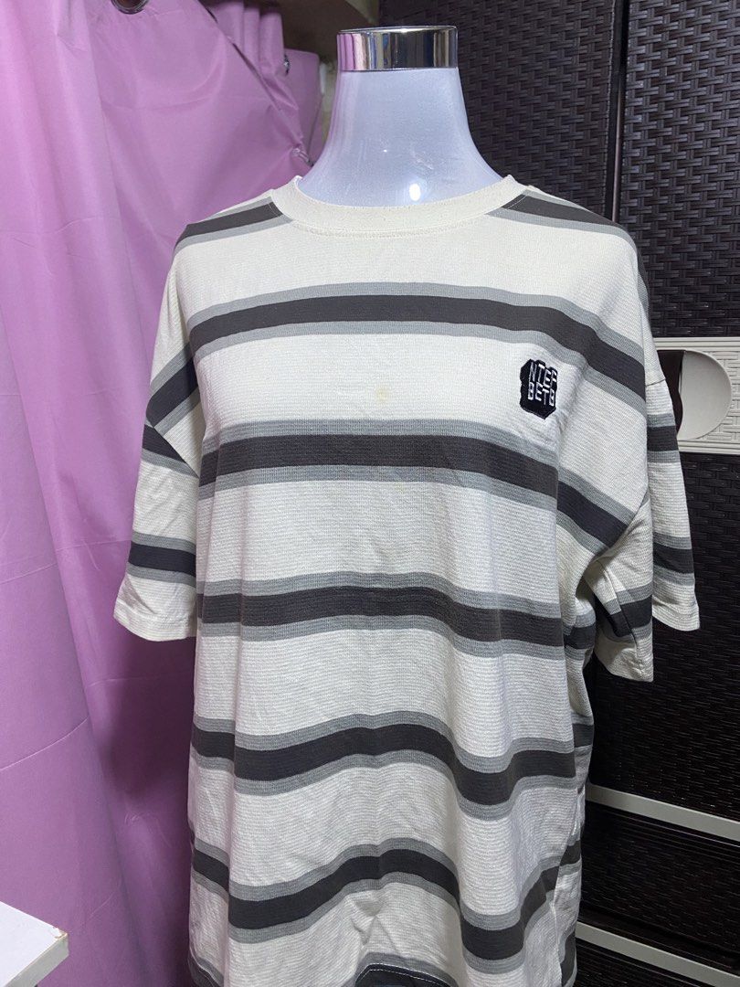 Gray cream stripes shirt hq (Category: Tshirts & Polo Shirts ) located in Taguig. Submitted by missgirladdict (Listing ID 1440431666, Image 1). Description: unisex fits to XL-XXL W: 25 L: 29 Color rate: 9.5/10 (color may vary due to lighting) Condition: well used Flaws: washable stains and lints sa neck part tanggalin nlng ng blade no time n tanggalin Same day delivery via Lalamove or free delivery around Taguig for orders 300 above!!! MOP: Gcash