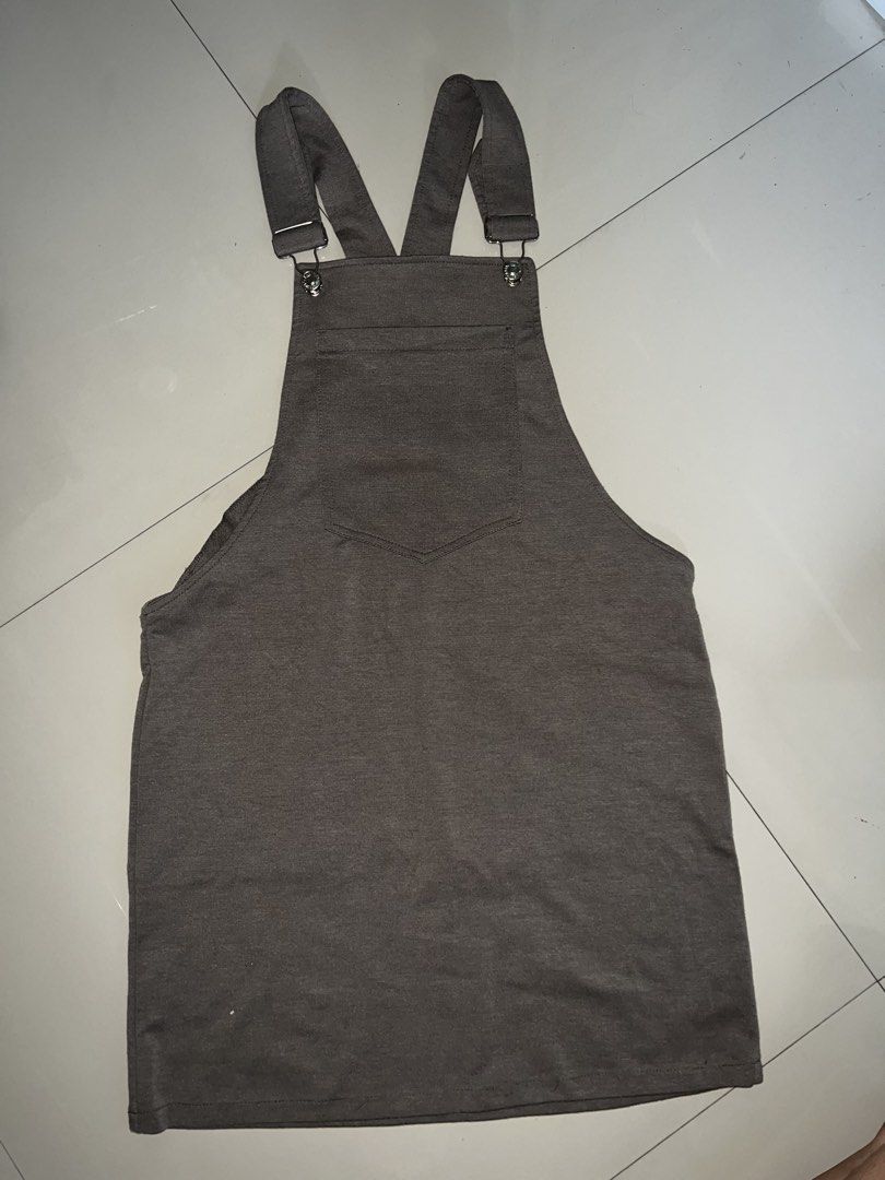 Grey Overall Dress with Pocket (Category: Dresses) located in Manila. Submitted by ladx_ (Listing ID 1440462733, Image 1). Description: - Grey overall dress - Adjustable straps - Front pocket - Soft and stretchy fabric - Comfortable for casual outings.
