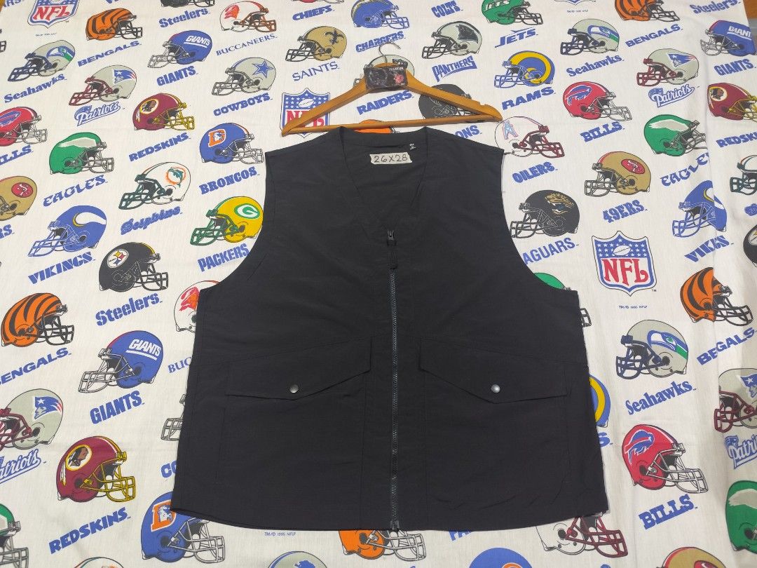 GU Black Vest (Category: Vests) located in Baguio. Submitted by FRANKLIN (Listing ID 1440569403, Image 3). Description: material 100% Nylon Handling washing machine Please note that this product may transfer color to other items when wet from sweat or rain, or due to friction. Dark colors may bleed, so please avoid washing with other items (especially white or light-colored items). For off-white and light-colored items, please use a detergent tha