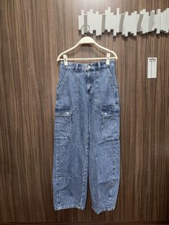 (Category: ) located in . Submitted by clearcloset13 (Listing ID 1440476374, Image 1). Description: .