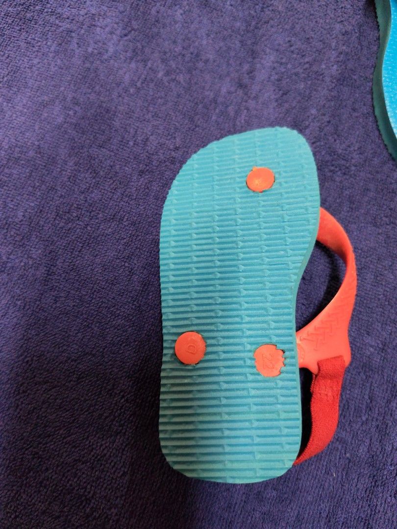 Havaianas Superman Flip Flops with Strap - Size 22 (Category: Babies & Kids Fashion) located in Singapore. Submitted by claraofficial (Listing ID 1440497566, Image 2). Description: - Cute Havaianas flip flops for kids - Fun Superman design - Vibrant blue and red colours - Secure strap for active play - Perfect for beach or pool - Size 22 - Comes with original tag.