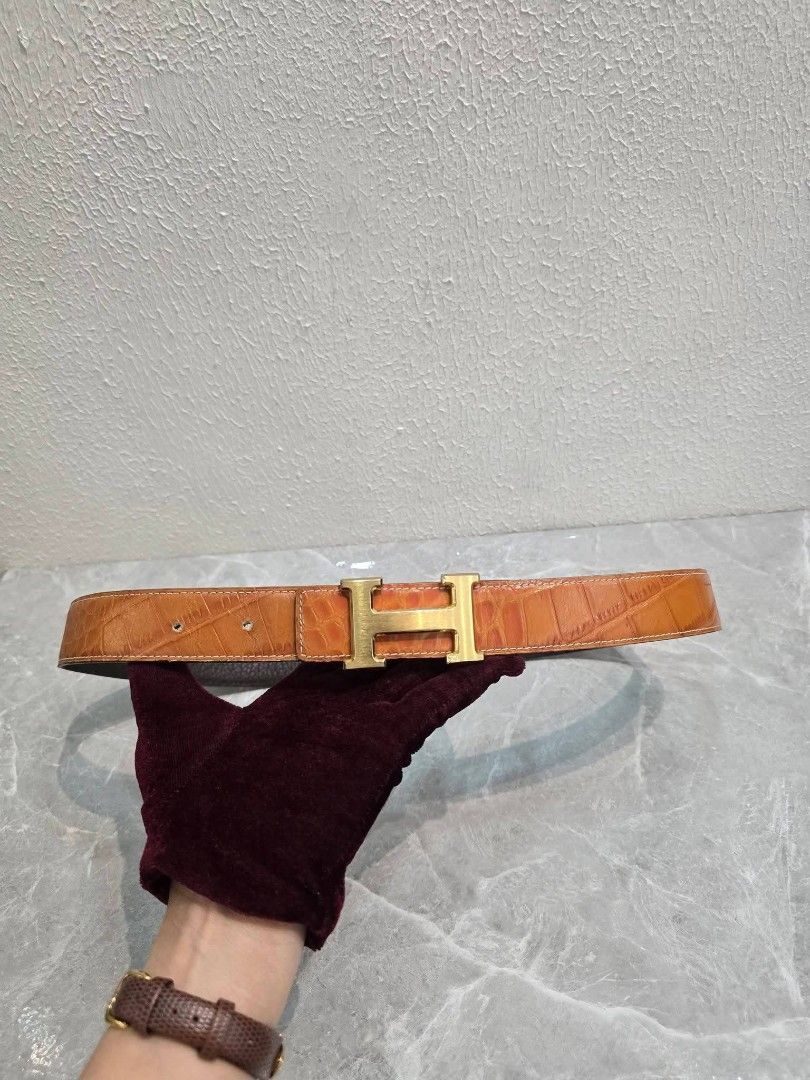 Hermes Belt 📌Unisex (Category: Belts) located in Davao. Submitted by SecondhandItems97 (Listing ID 1440554664, Image 2). Description: Size: 31-35 Includes generic dustbag 📌Unisex.