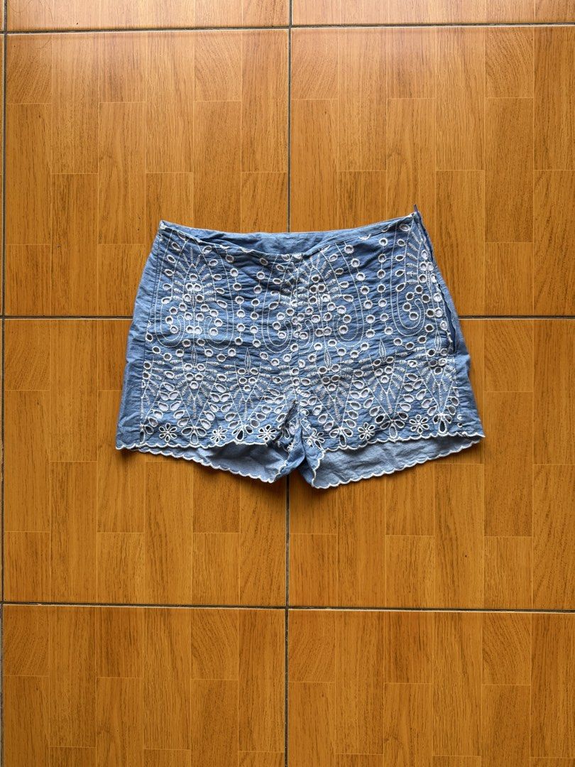 H&M Blue Eyelet Shorts Size 10 (Category: Shorts) located in Cebu City. Submitted by hazelcris (Listing ID 1440408501, Image 1). Description: - Brand: H&M - Color: Blue - Style: Shorts - Features: All-over eyelet pattern, scalloped hem - Occasion: Perfect for summer days - Versatility: Easy to pair with any top - Waist Size: 76cm.