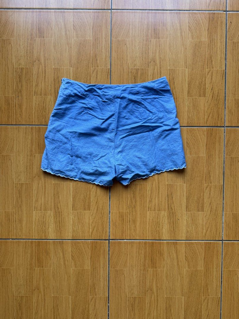 H&M Blue Eyelet Shorts Size 10 (Category: Shorts) located in Cebu City. Submitted by hazelcris (Listing ID 1440408501, Image 2). Description: - Brand: H&M - Color: Blue - Style: Shorts - Features: All-over eyelet pattern, scalloped hem - Occasion: Perfect for summer days - Versatility: Easy to pair with any top - Waist Size: 76cm.