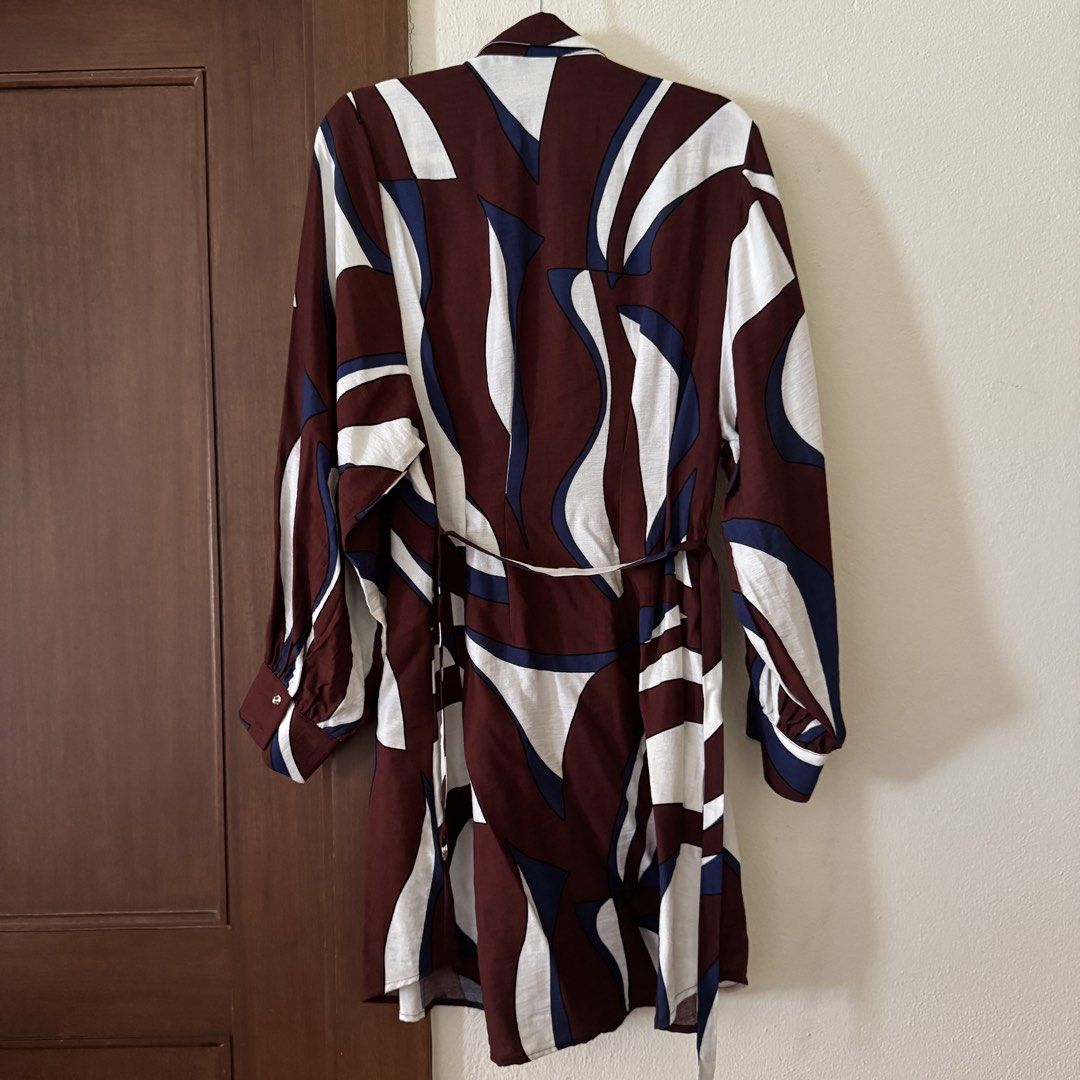 H&M Burgundy/Patterned Belted Shirt Dress (Category: Dresses) located in Muntinlupa City. Submitted by wanderin (Listing ID 1433861621, Image 3). Description: Tried on only! .