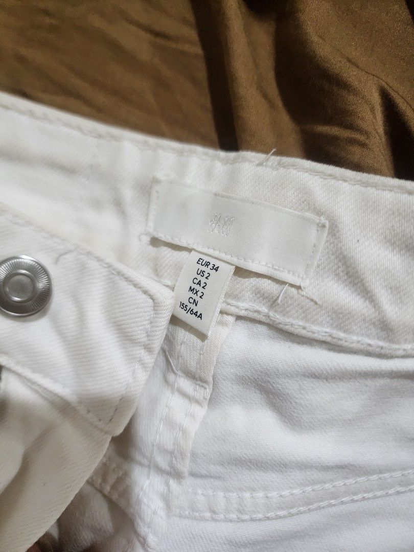 H&M White Denim Hem Shorts (Category: Shorts) located in Caloocan City. Submitted by liezelgo (Listing ID 1440566256, Image 2). Description: - Brand: H&M - Color: White - Style: Denim Shorts - Hem: Frayed detail - Closure: Button and zip - Pockets: Front and back - Size: EUR 34 / US 2.