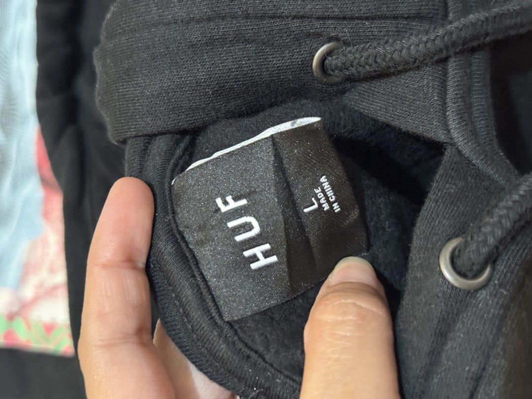 HUF "Emergency Broadcast System" Black Hoodie (Category: Hoodies) located in Marikina City. Submitted by stolenph (Listing ID 1440481382, Image 3). Description: - Brand: HUF - Color: Black - Size: L - Design: "Emergency Broadcast System" graphic on the front - Material: 80% Cotton, 20% Polyester - Style: Casual wear, everyday comfort.