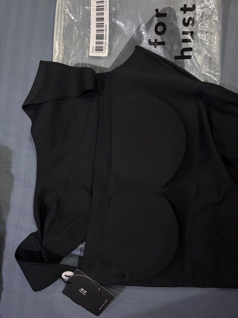 I'M IN Air-ee SleekMuse Seamless Bodysuit Black Small (Category: Activewear) located in Manila. Submitted by Begot (Listing ID 1440529521, Image 3). Description: - Brand: I'M IN - Product: Air-ee SleekMuse Signature Edition Seamless Bodysuit - Color: Black - Size: Small (S) - Features: Built-in bust padding, smooth & stretchy material - Versatile: Great for layering or wearing on its own - Condition: Comes with original packaging RFS: wrong size.