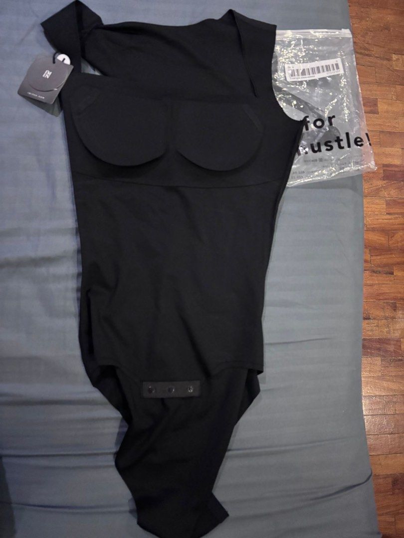 I'M IN Air-ee SleekMuse Seamless Bodysuit Black Small (Category: Activewear) located in Manila. Submitted by Begot (Listing ID 1440529521, Image 2). Description: - Brand: I'M IN - Product: Air-ee SleekMuse Signature Edition Seamless Bodysuit - Color: Black - Size: Small (S) - Features: Built-in bust padding, smooth & stretchy material - Versatile: Great for layering or wearing on its own - Condition: Comes with original packaging RFS: wrong size.