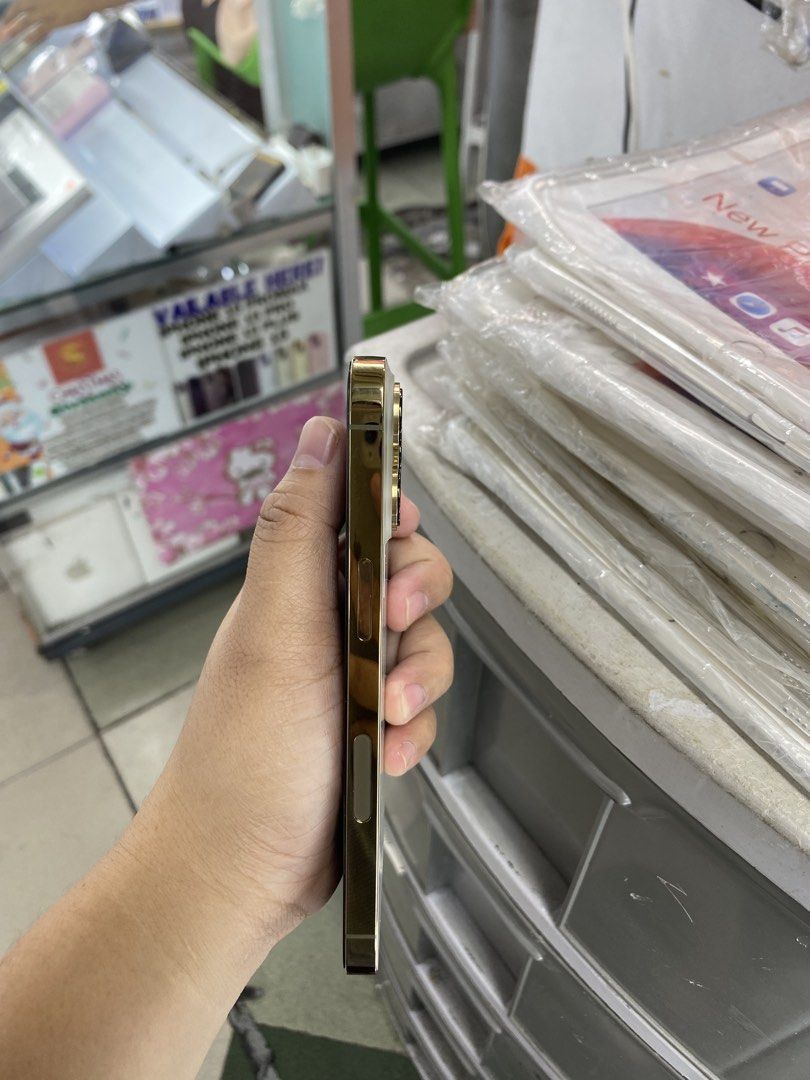IPHONE 13 pro (Category: iPhone 13 Series) located in San Juan City. Submitted by dokiee2001 (Listing ID 1440434708, Image 3). Description: Read First OPEN FOR SWAP/SELLING: RFS: Buy And Sell iPhone 13 PRO 512GB Openline Any Sim 99%SMOOTH 99%MAKINIS / No hidden issue All Working / Good As New Never Been Repaired / Can Reset Anytime Test to sawa / Unli test Not Refurbished / Authentic Phone ✅FREE 3 UTOOLS ✅FREE APPLE WEBSITE 🛵 : Cash on delivery 
