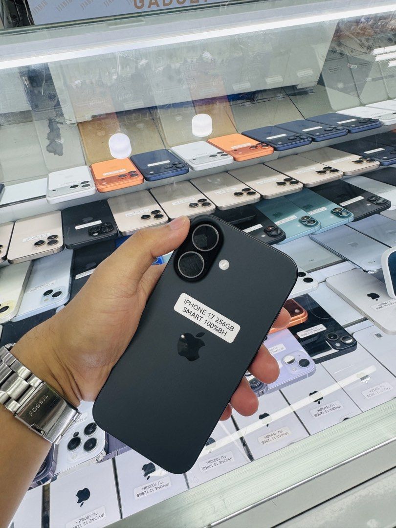 iPhone 17 256GB Smartlock 100% Battery Health (Category: iPhone 17 Series) located in San Juan City. Submitted by Khalidmgdla08 (Listing ID 1440539733, Image 3). Description: FOR SALE | TRADE/SWAP Price: 41,999 On hand: iPhone 17✔️ 256GB ✔️ Smartlock ✔️ 100% Batt health ✔️ NTC APPROVED ✔️ 100% Original ✔️ 99% Makinis ✔️ 99% Smooth ✔️ NOT REFURB ✔️ NO HIDDEN ISSUES ✔️ NEVER BEEN REPAIRED ✔️ TEST TO SAWA✔️ FREE 3-UTOOLS ✔️ ANY MODEL OF IPHONE AND S