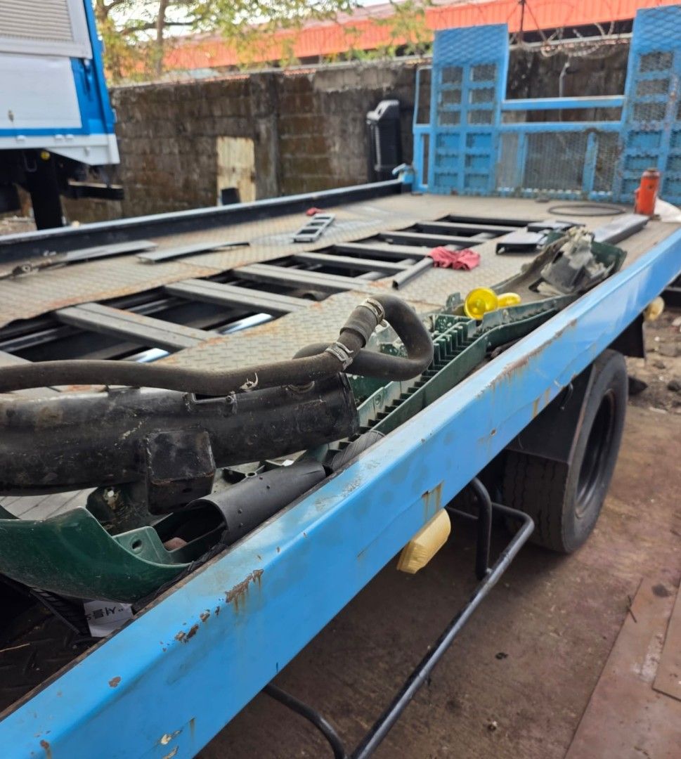 Isuzu elf carcarrier 4jj1 2025 model (Category: Heavy Vehicles) located in San Fernando. Submitted by samansubic (Listing ID 1440449232, Image 3). Description: Japan surplus trucks 6 wheelers 16ft.