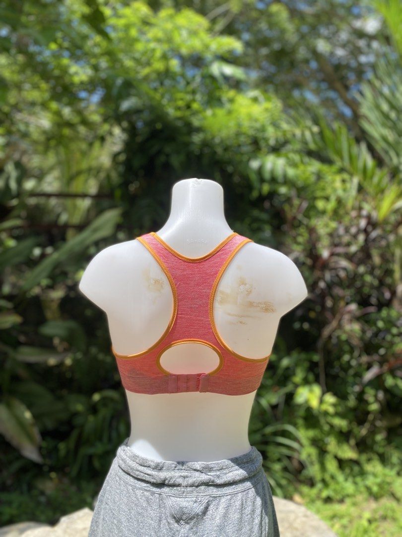 Kalenji Sports Bra (Category: Activewear) located in Tagbilaran City. Submitted by we_thrift (Listing ID 1440427593, Image 2). Description: Medium size.