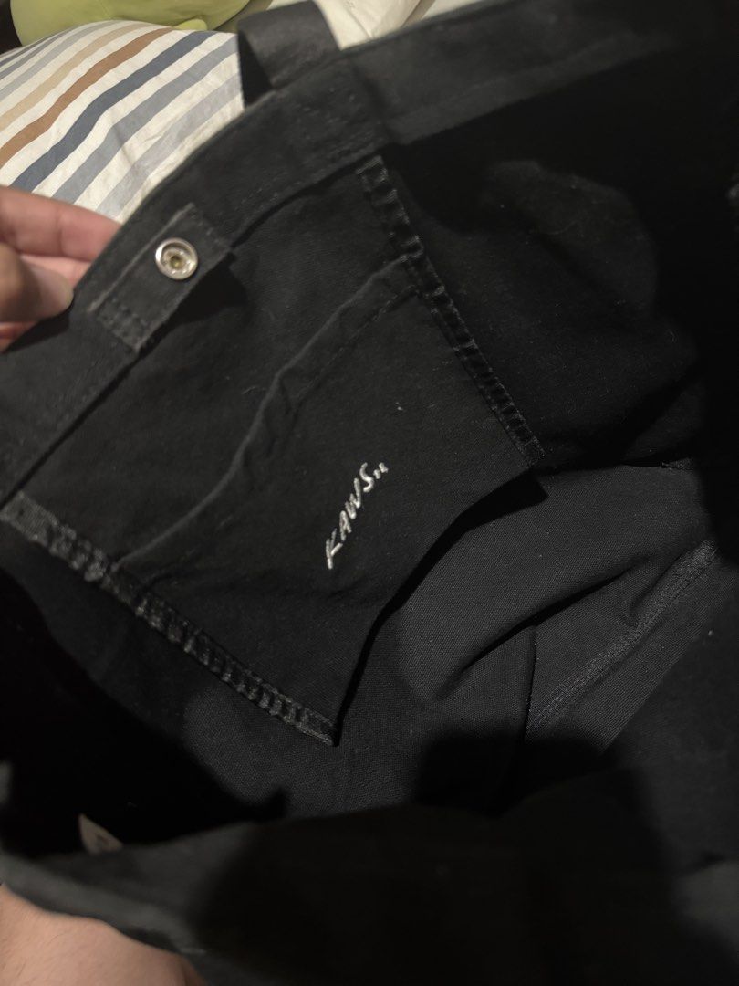 KAWS Tote Bag (Category: Tote Bags) located in Quezon City. Submitted by k_p13 (Listing ID 1440400590, Image 2). Description: Uniqlo Kaws Tote Bag 2019 release ₱800 only Like new.