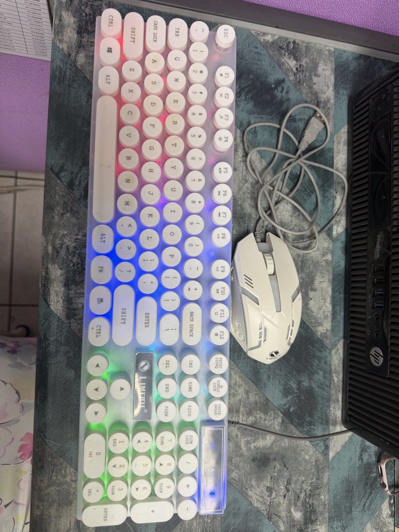 keyboard & mouse wired (Category: Computer Keyboard) located in Senawang. Submitted by mizzswawa (Listing ID 1440391621, Image 1). Description: nk jual sbb da tukar yg wireless postage byr sendiri.