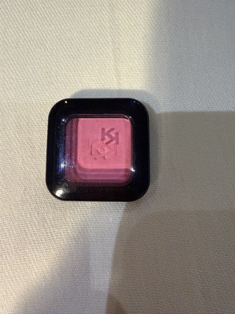 Kiko Milano high pigment eyeshadow (Category: Makeup) located in Muntinlupa City. Submitted by everythingmustgo_8475da (Listing ID 1440461046, Image 1). Description: - Kiko Milano high pigment eyeshadow no.41 - Features a sleek black compact with a clear lid for easy visibility. - "Kiko" logo is embossed directly on the eyeshadow - Perfect for adding a natural pop of color to your eyes - Compact and portable for on-the-go touch-ups..