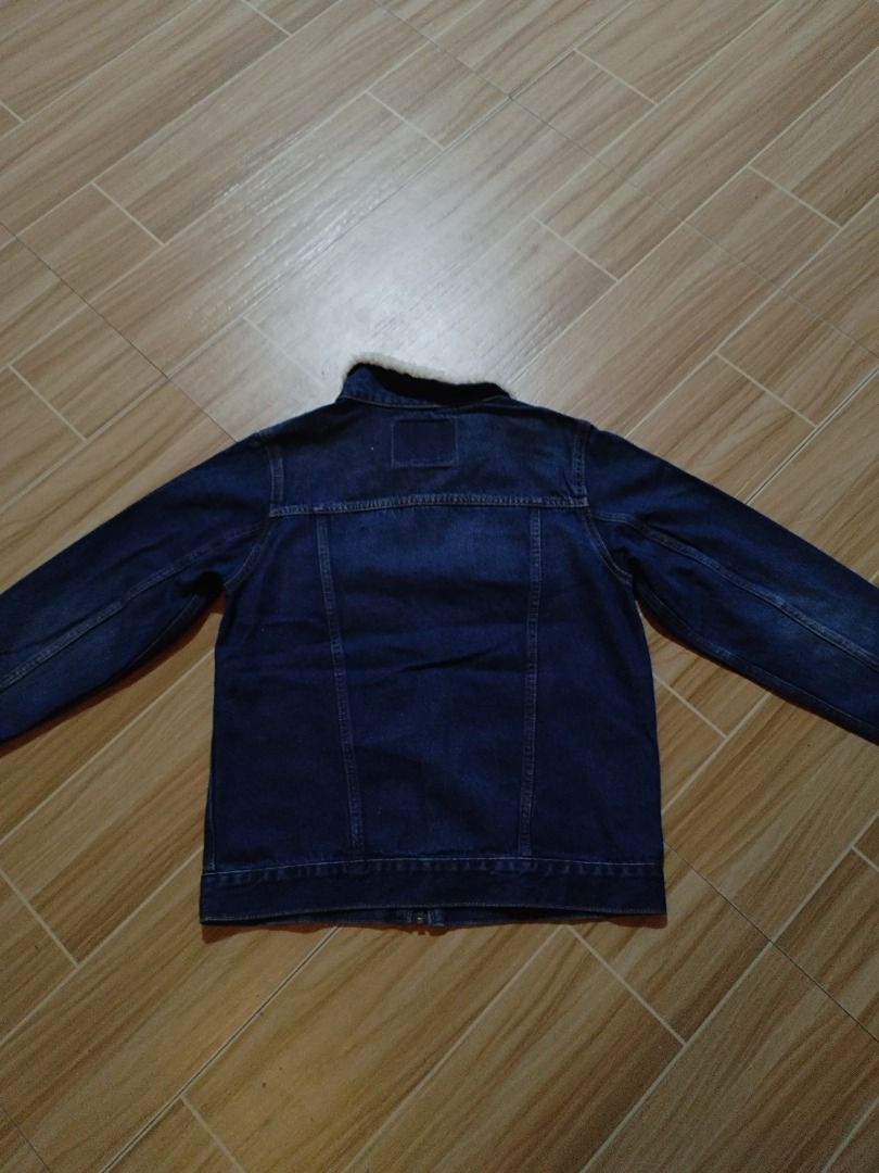 LEVI'S WOMEN DEMIN JACKET (Category: Coats, Jackets and Outerwear) located in Maragusan (San Mariano). Submitted by kaldmark27 (Listing ID 1440500695, Image 2). Description: - Brand: Levi's - Style: Women's Denim Jacket - Color: Indigo Wash - Features: Sherpa collar, zip-up front, chest pockets - Design: Classic trucker jacket silhouette - Perfect for casual wear and layering Color rate 9.9/10 Cuttag- Krispy Condi.