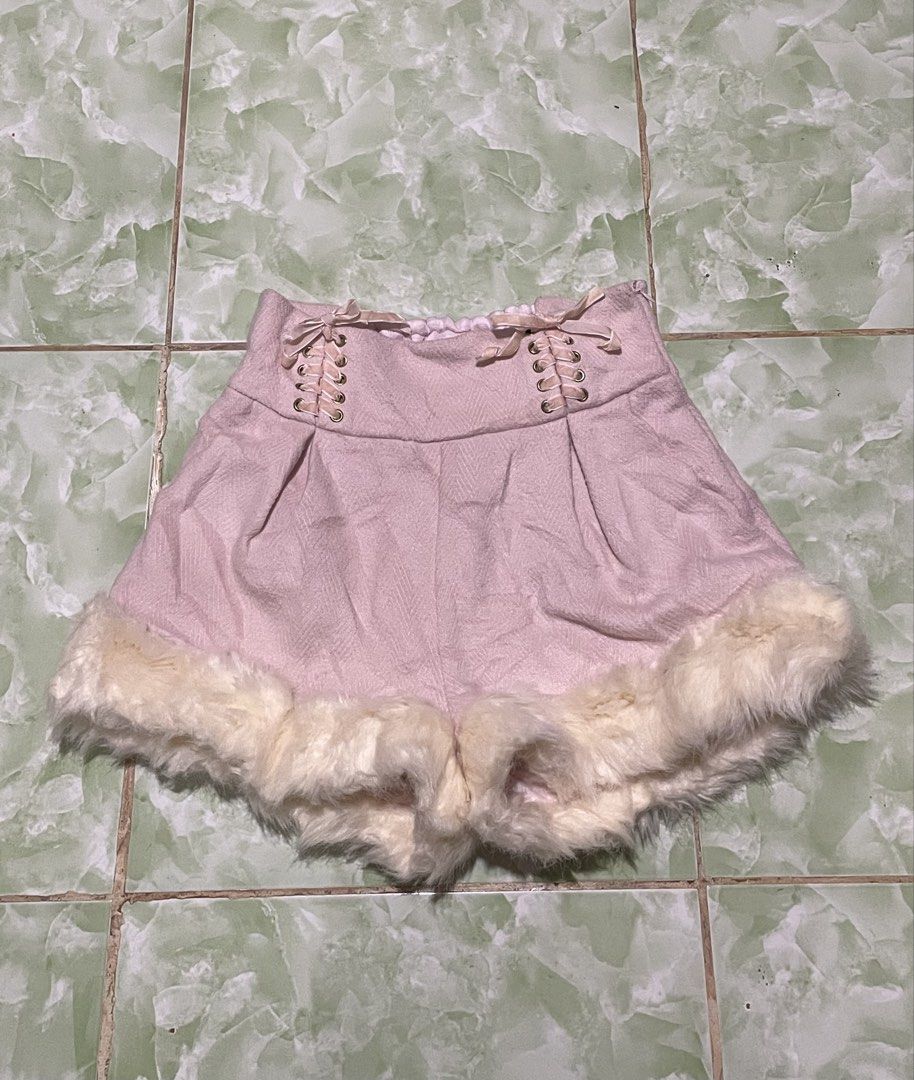 LIZ LISA FUR BOW SHORTS (Category: Shorts) located in Cagayan de Oro. Submitted by patrickjam03829 (Listing ID 1440508817, Image 1). Description: good condition pm for more details.