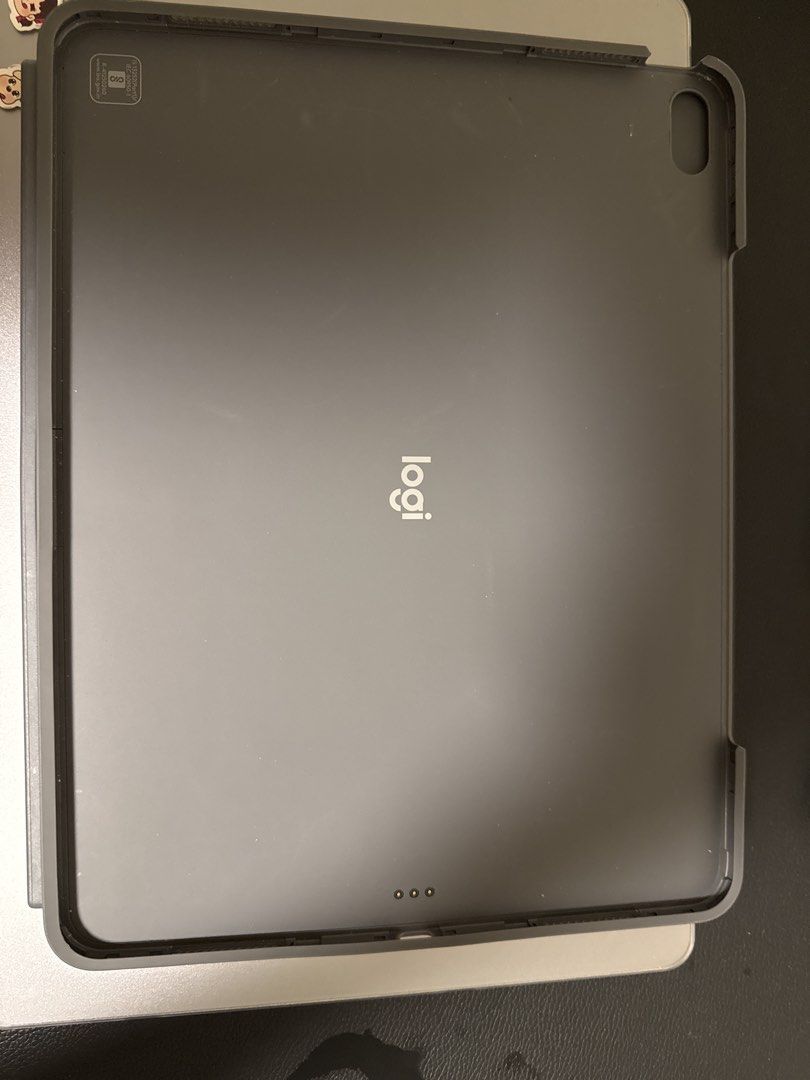 Logitech iPad keyboard case (Category: Cases & Sleeves) located in Singapore. Submitted by ziweiw57099634 (Listing ID 1440554544, Image 1). Description: .