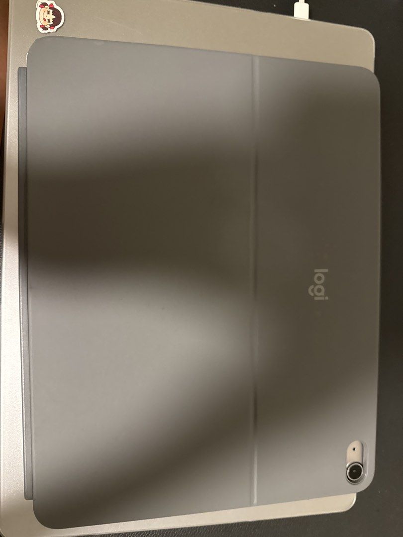 Logitech iPad keyboard case (Category: Cases & Sleeves) located in Singapore. Submitted by ziweiw57099634 (Listing ID 1440554544, Image 2). Description: .