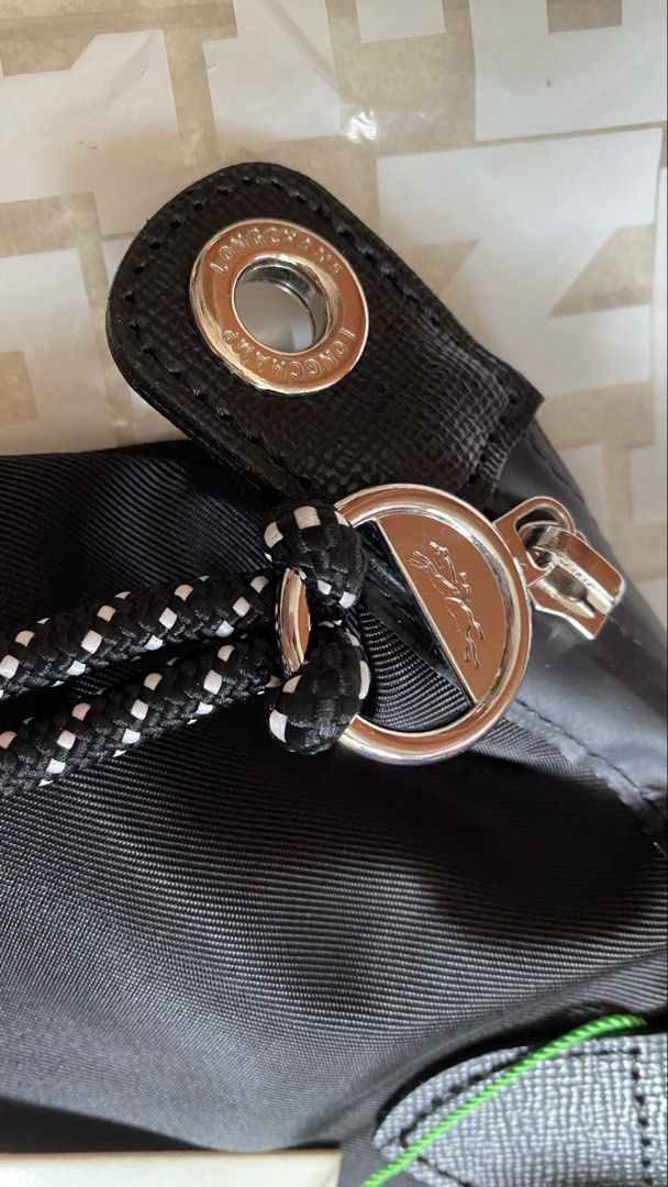 LongChamp (Category: Shoulder Bags) located in Singapore. Submitted by oxlady (Listing ID 1440407705, Image 3). Description: Good Quality and Brand New.