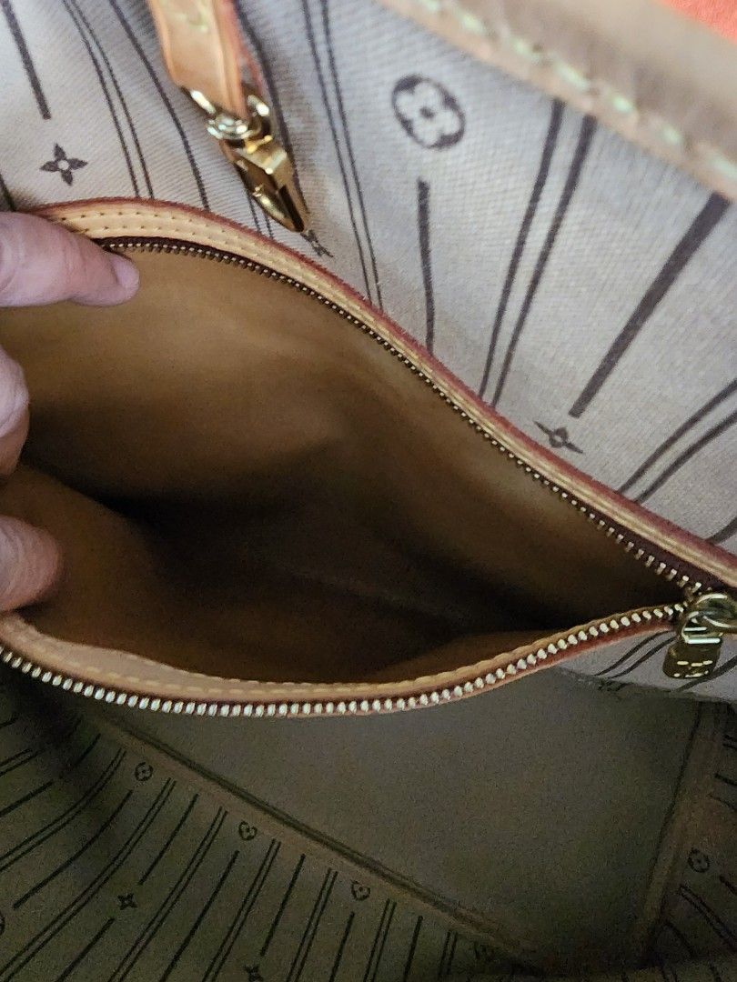 Louis Vuitton Monogram Canvas Tote Bag with dust bag. change vancheta (Category: Luxury Bags & Wallets) located in Quezon City. Submitted by deng43763 (Listing ID 1440395231, Image 2). Description: - Classic Louis Vuitton Monogram tote bag - Durable monogram canvas exterior - Interior lining with LV pattern - Includes a detachable pouch - Genuine leather trim and handles - Ideal for everyday use - Ample interior space.