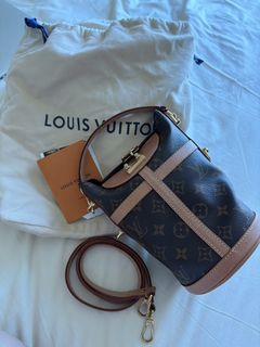 （分類：）位於 。 由 bagsshoesfever 提交（商品編號 1440467110，圖片 1）。簡介： 。