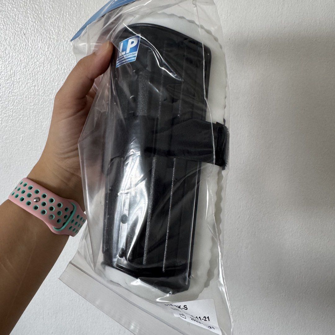 LP SUPPORT 618 Shin Pad with Strap 20pcs Bundle (Category: Braces, Support & Protection) located in Manila. Submitted by miskym (Listing ID 1440480772, Image 2). Description: Wholesale Price: 255.00/ea for 20pcs 270.00/ea for 10pcs 290.00/ea for 5pcs Retail Price: 319.00 Please refer to size chart for measurements S, M, L are available ONHAND & READY TO SHIP!.