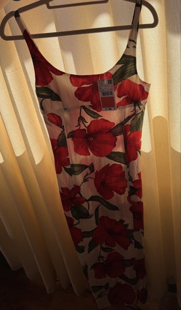 Mango Long Floral Dress (Category: Dresses) located in Muntinlupa City. Submitted by wanderin (Listing ID 1422961354, Image 3). Description: Brand new with tag!.