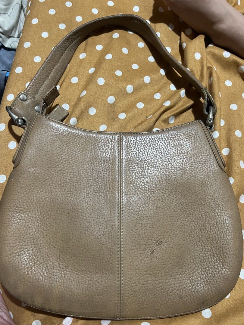 MCM München Leather Hobo Shoulder Bag (Category: Luxury Bags & Wallets) located in Manila. Submitted by jaisailove68397 (Listing ID 1440555381, Image 3). Description: - Authentic MCM München Hobo Bag - Color: Taupe/Light Brown - Material: Pebbled Leather - Closure: Zipper - Interior: 1 Zippered Pocket - Strap: Adjustable with buckle - Style: Classic, everyday bag.