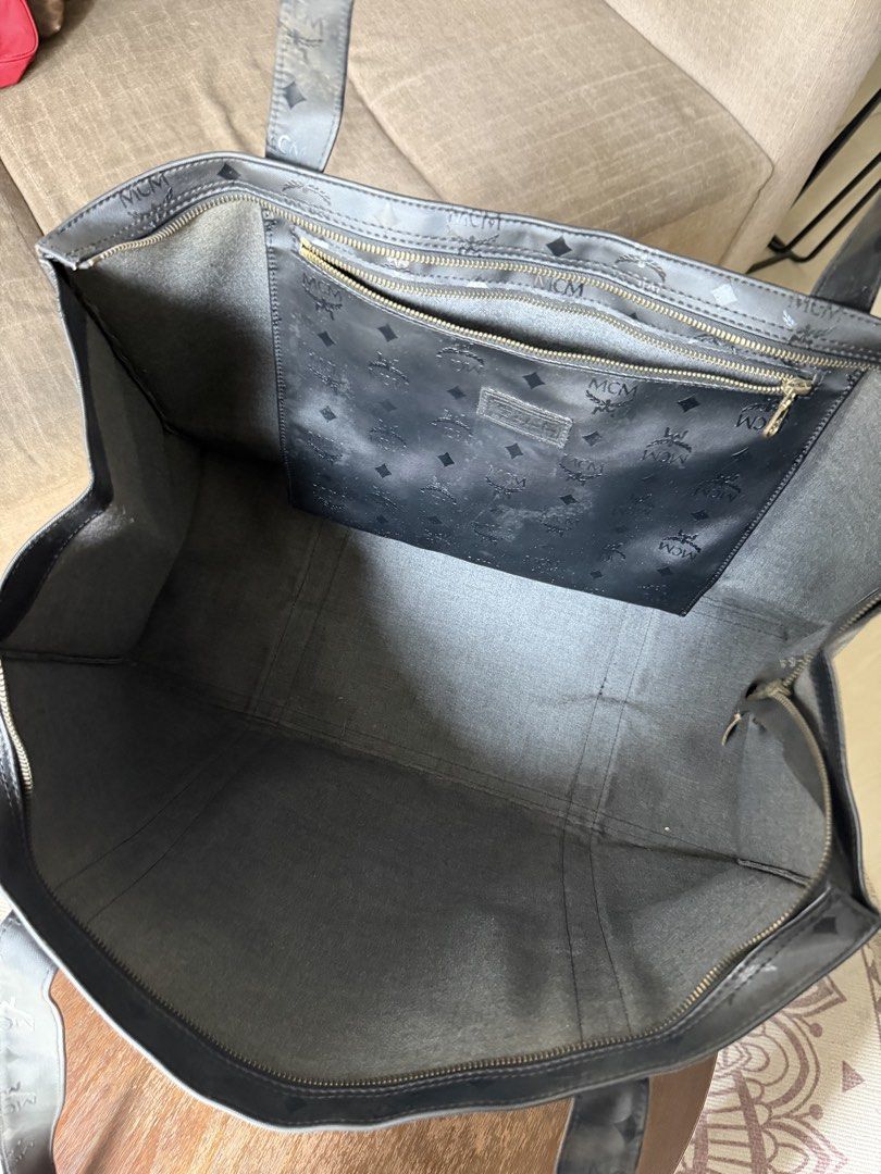 MCM Monogram Tote Bag Black (Category: Luxury Bags & Wallets) located in Quezon City. Submitted by megchrisanne (Listing ID 1440447145, Image 3). Description: MCM TRAVELLING BAG NO INCLUSION LARGE-XL SIZE IN EXCELLENT 9/10 CONDITION FIRST TO PAY BDO/GCASH PAYMENT LBC/LALAMOVE COURIER.