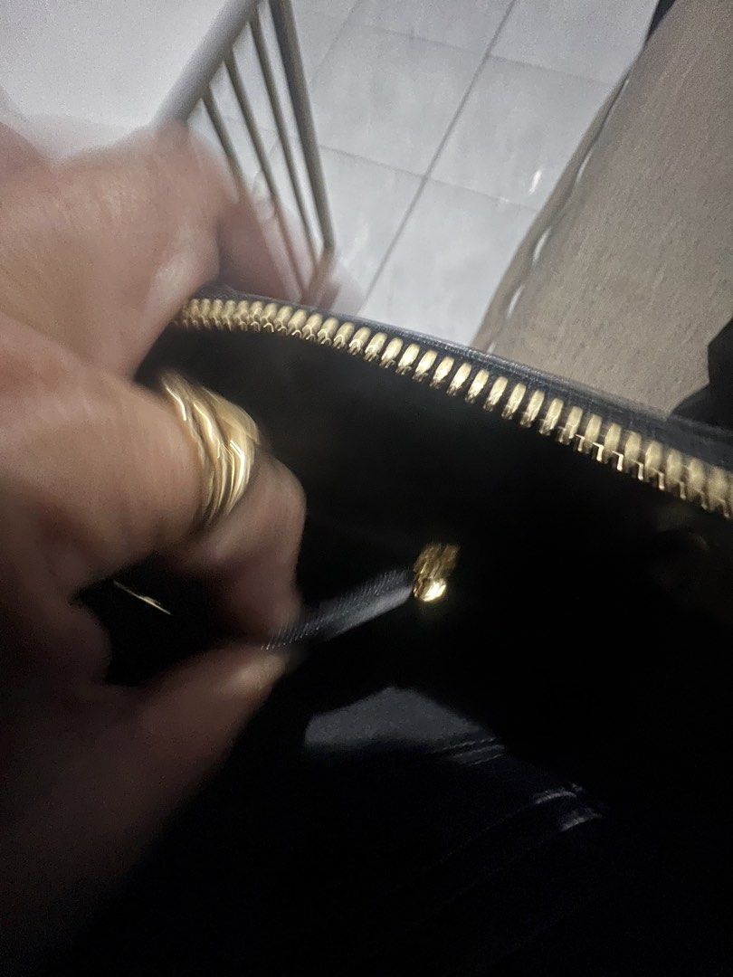 mcm small shoulder bag orig (Category: Luxury Bags & Wallets) located in Caloocan City. Submitted by tanmaryrose887 (Listing ID 1440507450, Image 3). Description: guaranteed oriykk zippers mcm small kili bag patent leather.