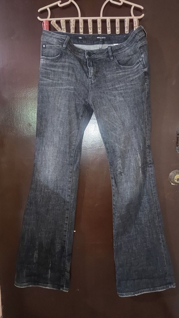 Miss Sixty Milano Flared Jeans Size 33 (Category: Jeans) located in Muntinlupa City. Submitted by girthcobain (Listing ID 1440441564, Image 1). Description: - Brand: Miss Sixty Milano - Style: Flare jeans - Wash: Dark wash denim - Size: 33 - Look: Great for a retro aesthetic - Condition: Please check photos for details.