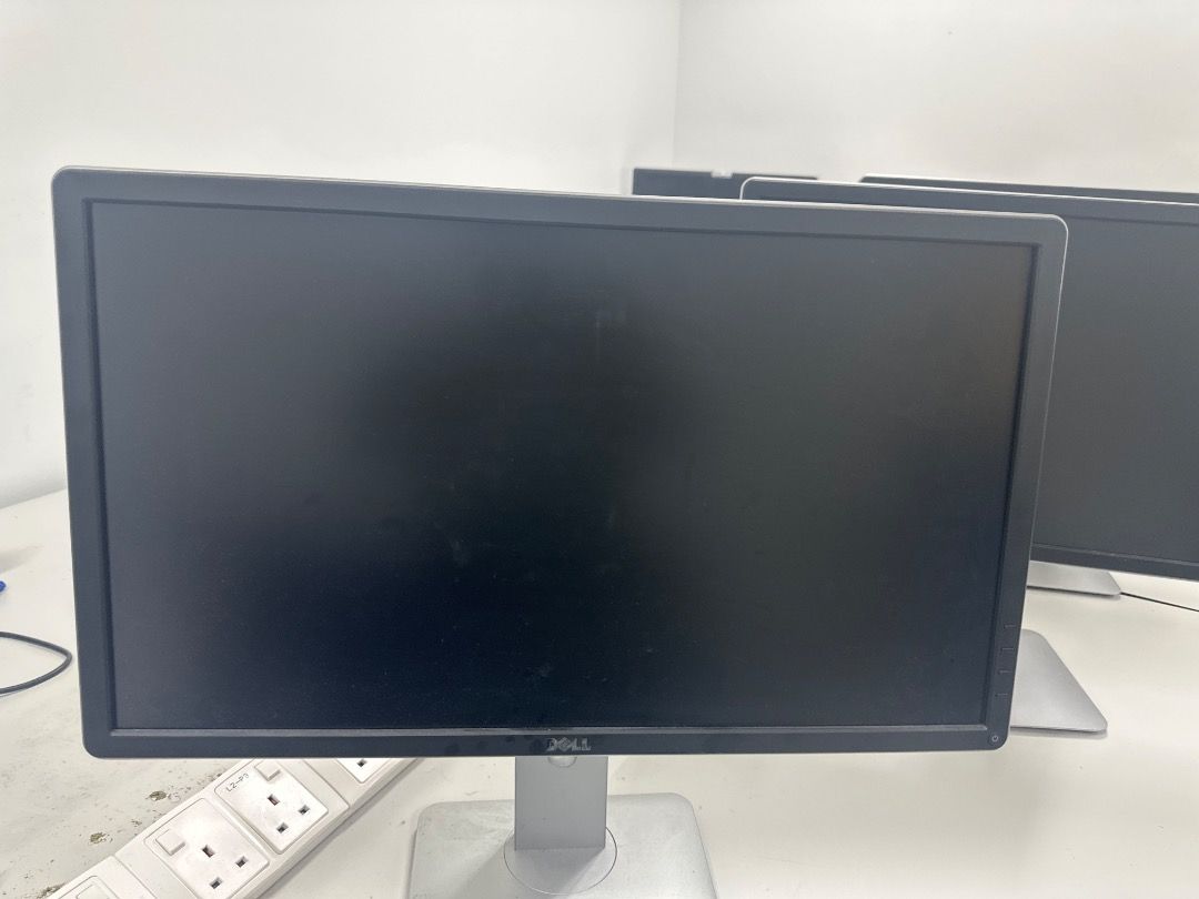 Monitors (Category: Monitor Screens) located in Singapore. Submitted by bhupendra579 (Listing ID 1440406921, Image 2). Description: Multiple monitors .