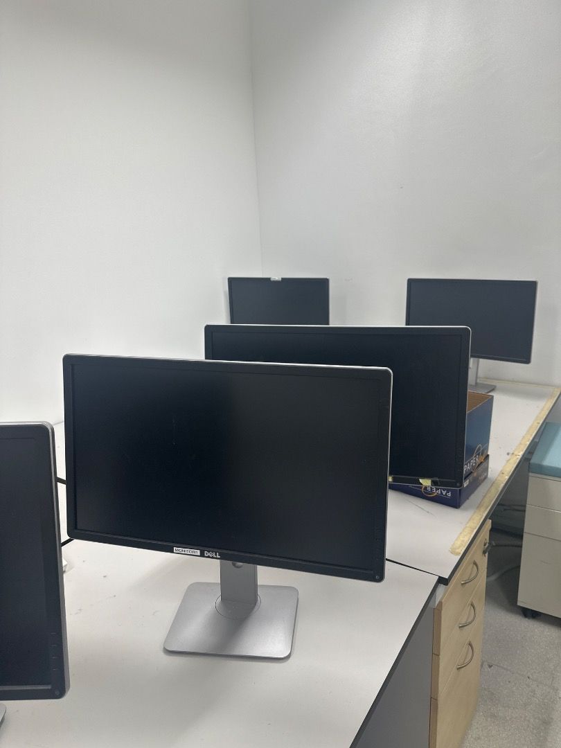 Monitors (Category: Monitor Screens) located in Singapore. Submitted by bhupendra579 (Listing ID 1440406921, Image 3). Description: Multiple monitors .