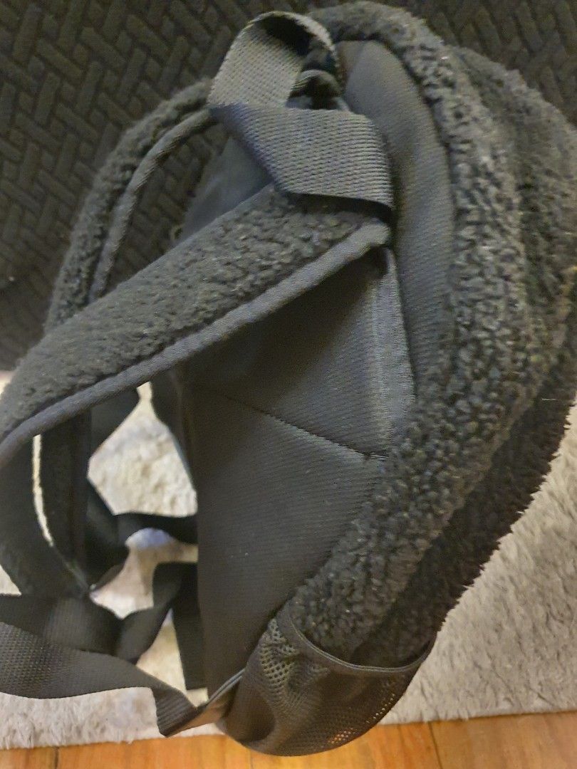 Nike fur small backpack for kids - authentic nike (Category: Babies & Kids Fashion) located in Taguig. Submitted by supernova888 (Listing ID 1440428750, Image 2). Description: neg.