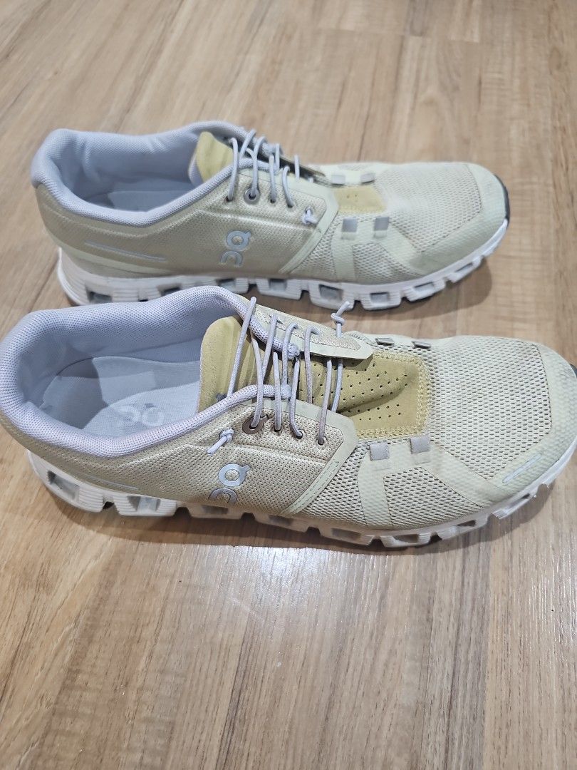 On Cloud 6 Running shoes (Category: Sneakers) located in Quezon City. Submitted by jaygee (Listing ID 1440471003, Image 2). Description: .