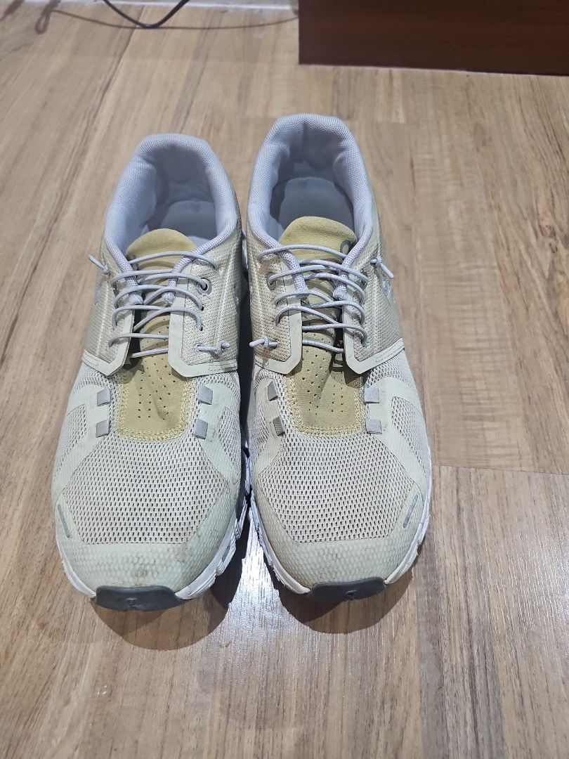 On Cloud 6 Running shoes (Category: Sneakers) located in Quezon City. Submitted by jaygee (Listing ID 1440471003, Image 1). Description: .