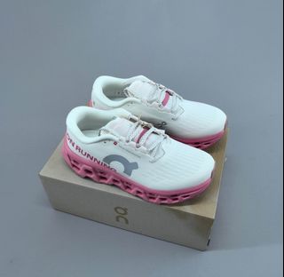 (Category: ) located in . Submitted by khai.uasneakers (Listing ID 1440560883, Image 1). Description: .