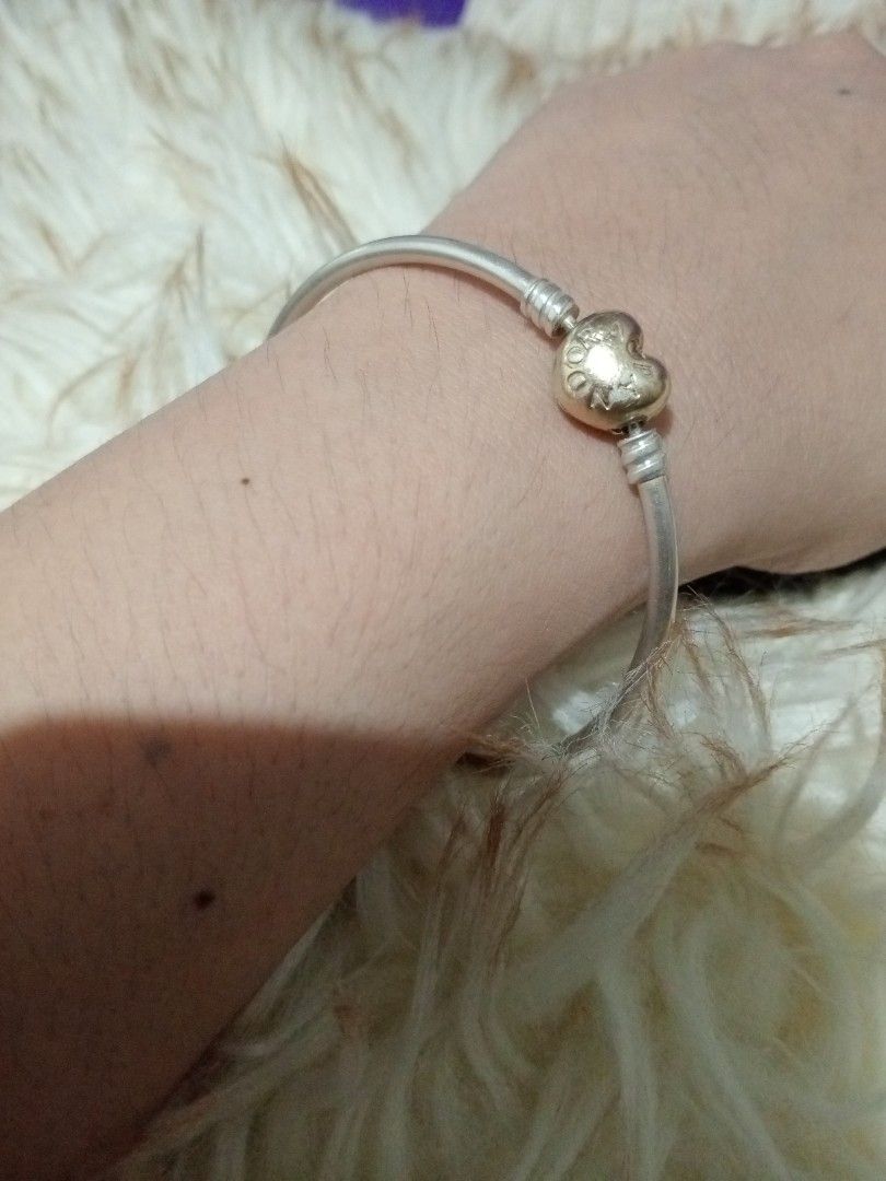 Pandora rose gold heart clasp bangle (Category: Bracelets) located in Batangas. Submitted by girlmeetspurple (Listing ID 1440515251, Image 3). Description: .