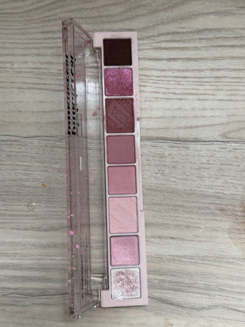 Periperra Eyeshadow Pallete (Category: Makeup) located in San Juan City. Submitted by elkaytea27 (Listing ID 1440552566, Image 1). Description: .