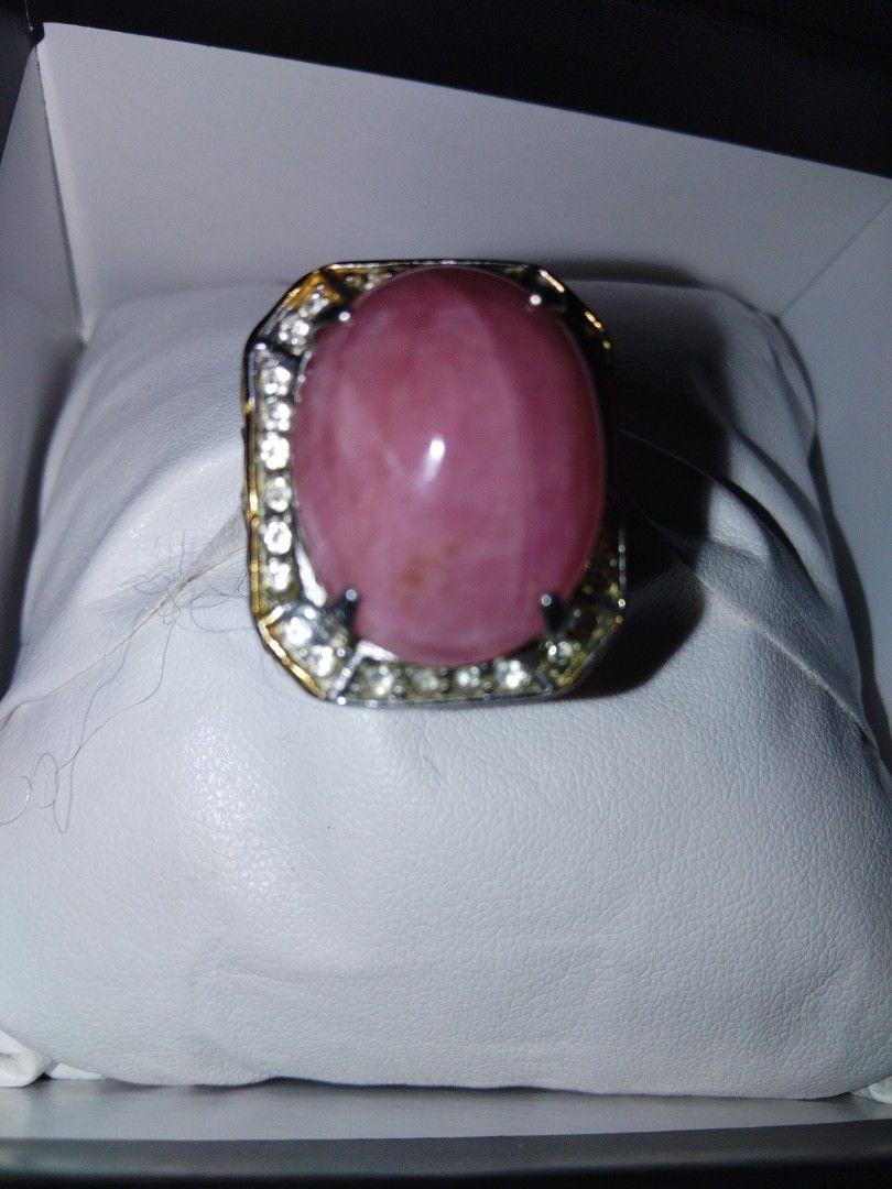 Pink Ruby Stone Ring (Category: Accessories) located in Singapore. Submitted by jumperjam (Listing ID 1440568125, Image 2). Description: Nice and beautiful stone. Serious buyers and self collection please..