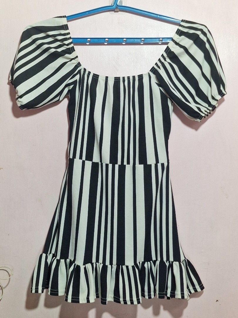 Plus size Striped Off-Shoulder Puff Sleeve Dress (Category: Dresses) located in Mandaluyong City. Submitted by kitzigzag (Listing ID 1440575448, Image 2). Description: - black and white stripes - off-shoulder neckline - puff sleeves - ruffled hemline - L: 32", W: 20.5" - 23" - best fit 1XL - issue: little stains MOP: GCASH Delivery via lalamove or gogo express .