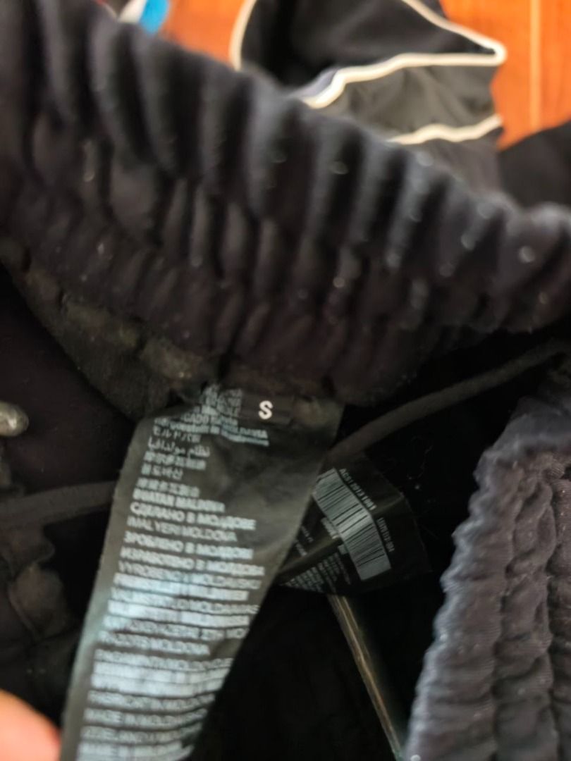 Prada jogging Pants (Category: Joggers) located in Muntinlupa City. Submitted by mine.mart (Listing ID 1440500327, Image 2). Description: Prada Jogging pants Small Black .