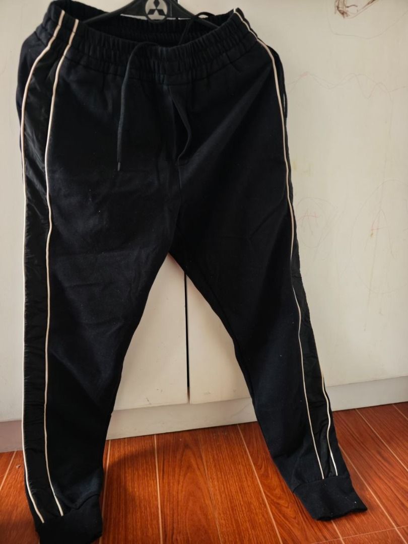 Prada jogging Pants (Category: Joggers) located in Muntinlupa City. Submitted by mine.mart (Listing ID 1440500327, Image 3). Description: Prada Jogging pants Small Black .